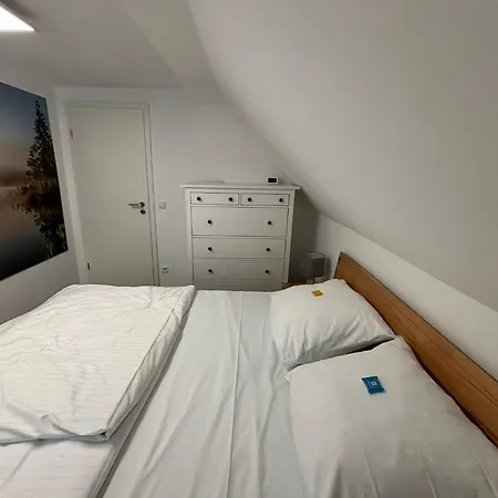 شقة Ruhige Schwarzwald Auszeit - Perfekt Fuer Paare Und Kleine Familien بيرسبرون